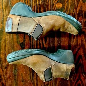 Gently used Merrell leather and suede shooties. Very smart!